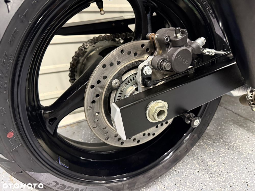Suzuki GSR - 6