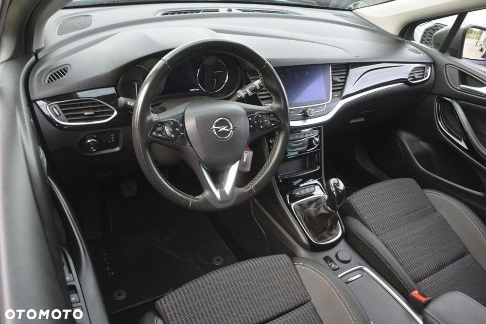 Opel Astra 1.2 Turbo Elegance - 11