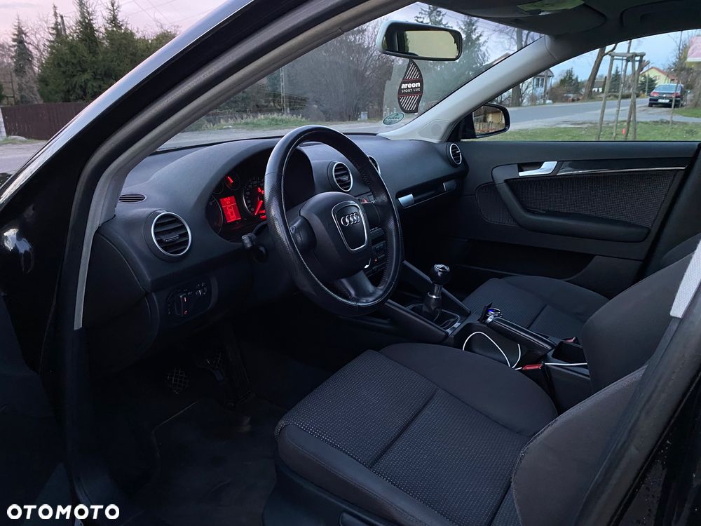 Audi A3 Sportback 1.6 FSI Attraction - 7