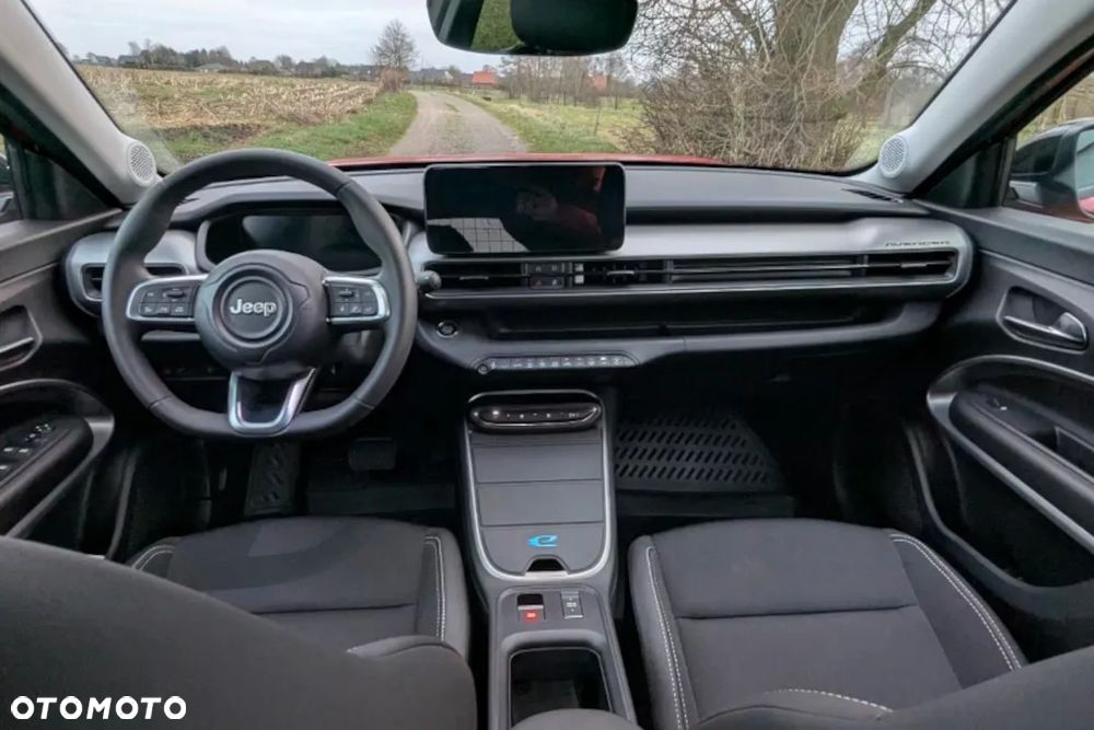 Jeep Avenger 1.2 T3 mHEV Summit FWD eDCT6 - 11