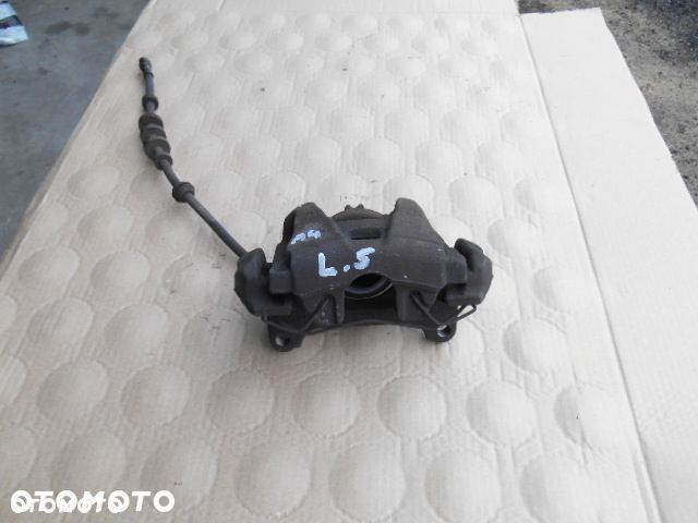 ZACISK HAMULCOWY AUDI A4 A5 LEWY PRZÓD TDI 2013r - 1