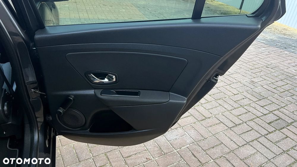 Renault Megane ENERGY dCi 110 Start & Stop Paris Business - 28