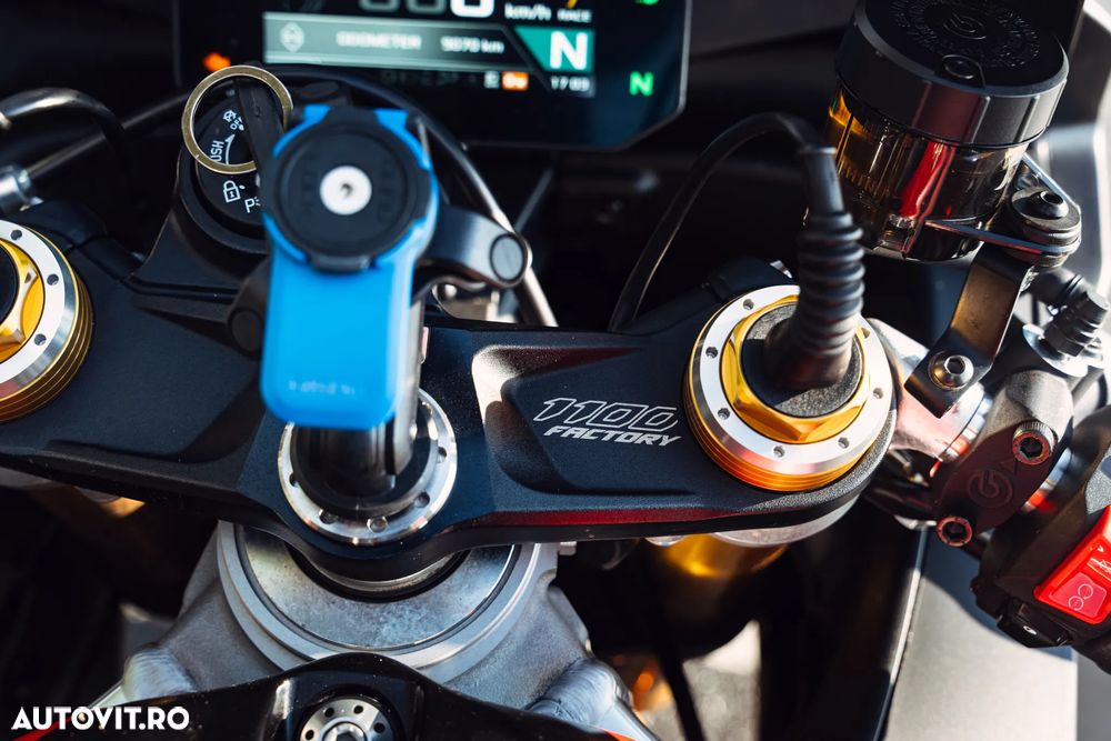 Aprilia RSV-4 Factory - 16