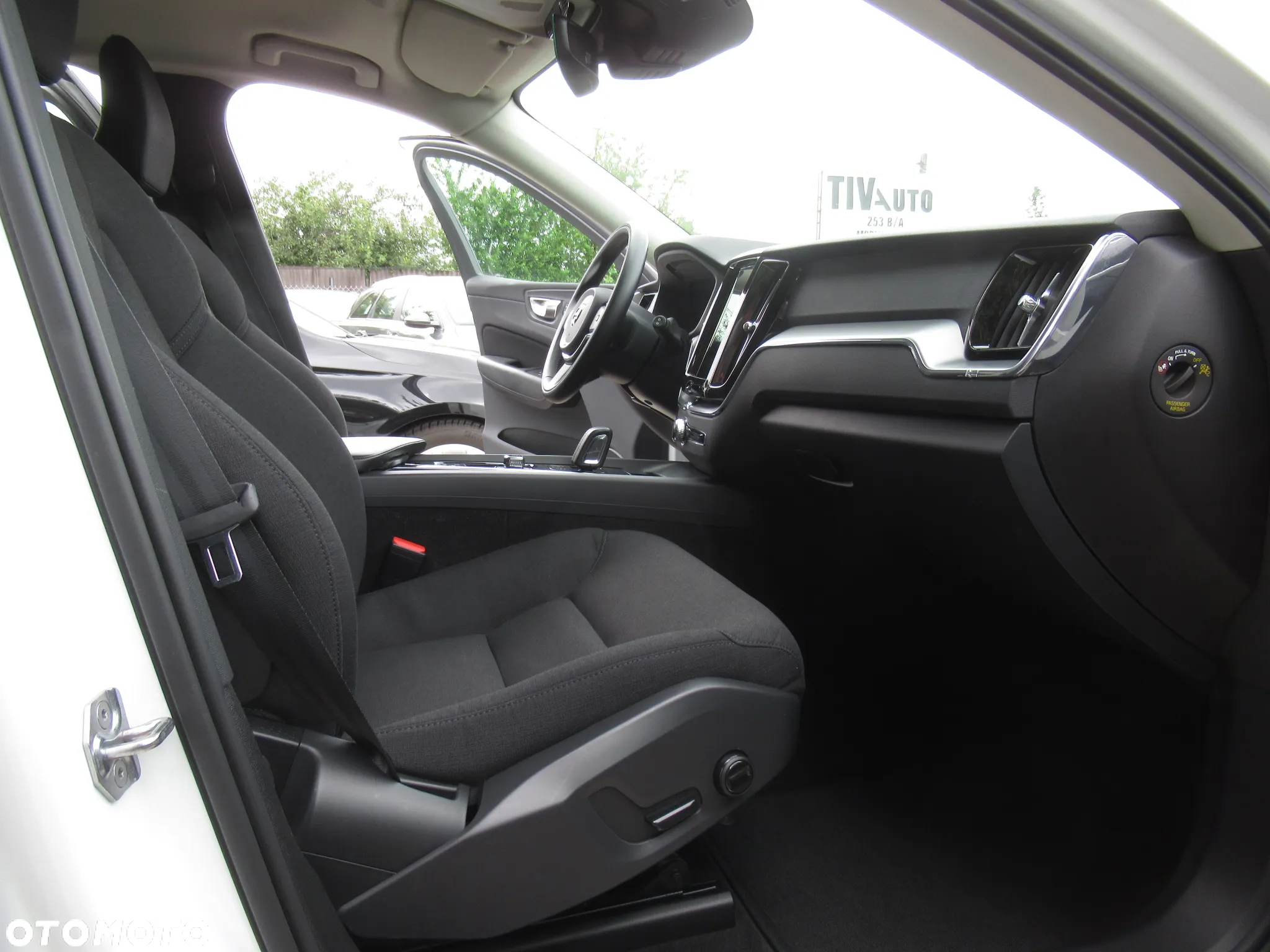 Volvo XC 60 B4 B Momentum - 9
