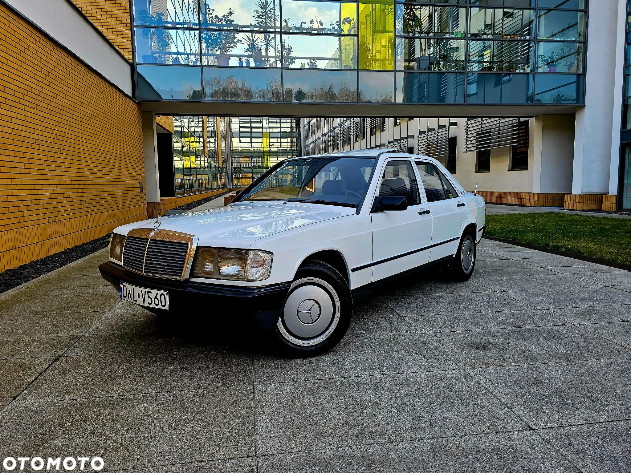 Mercedes-Benz W201 (190) - 1