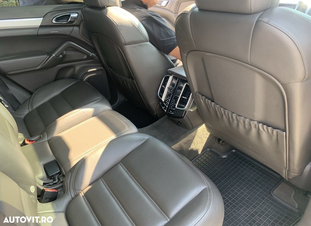 Porsche Cayenne - 15