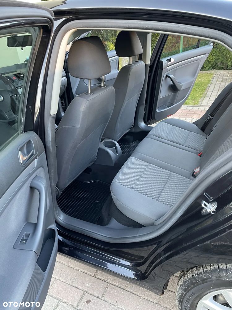 Volkswagen Jetta 1.6 FSI Trendline - 14