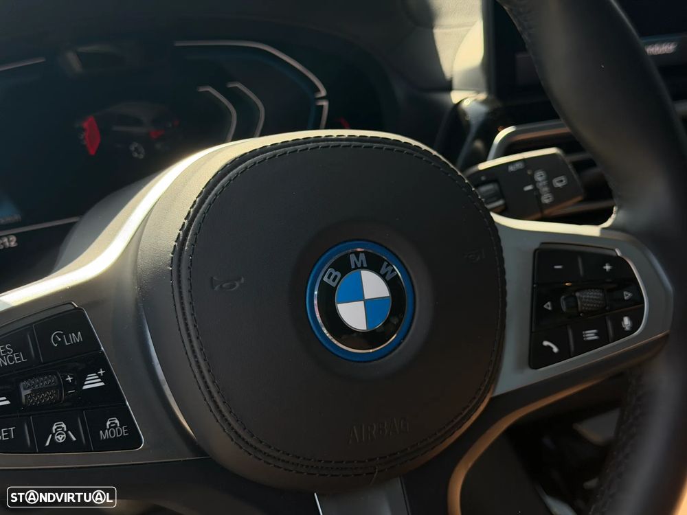 BMW iX3 M Sport Impressive - 10