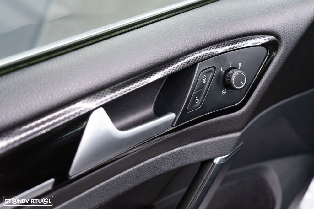 VW Golf Variant 1.6 TDi R-Line DSG - 26