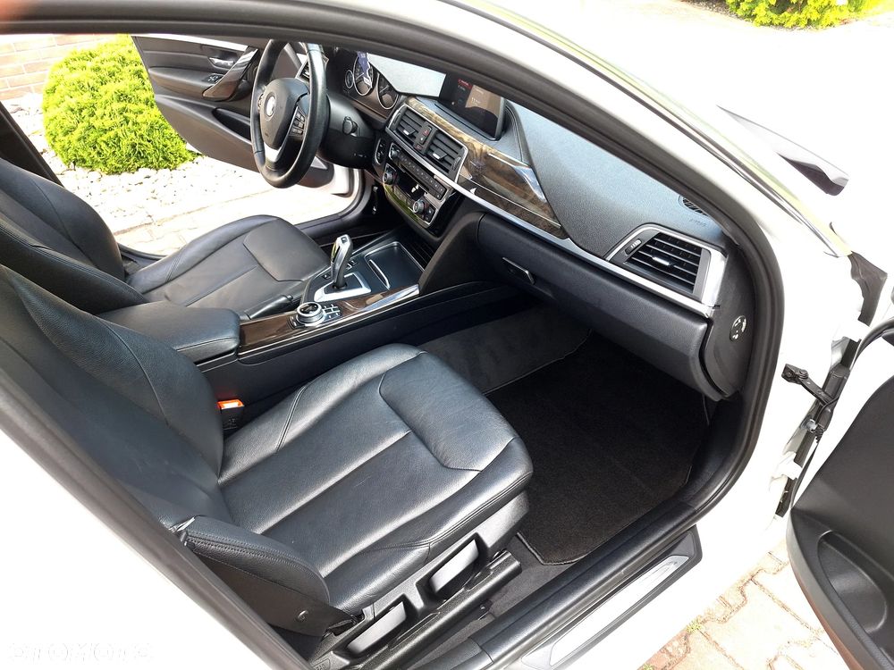 BMW Seria 3 320i Luxury Line - 11