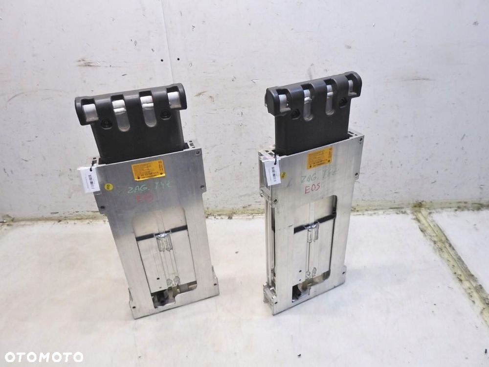 PAŁĄK KAPOTAŻOWY VW EOS 1Q0880077A - 2