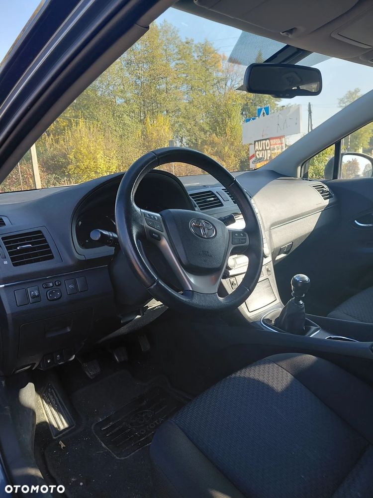 Toyota Avensis - 8