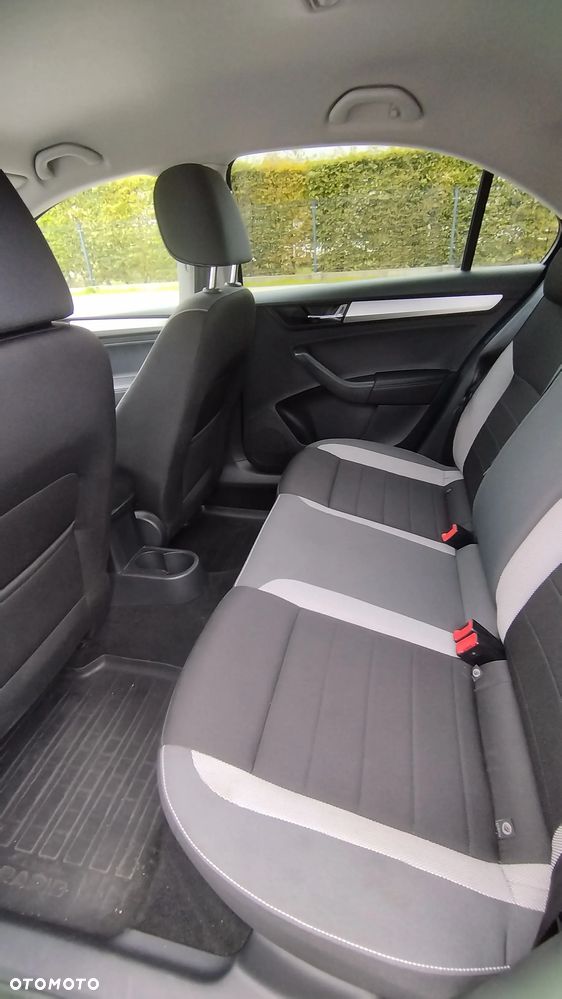 Skoda RAPID 1.0 TSI Ambition DSG - 13