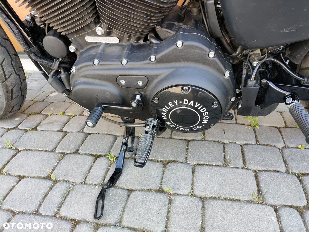 Harley-Davidson Sportster Iron 883 - 8