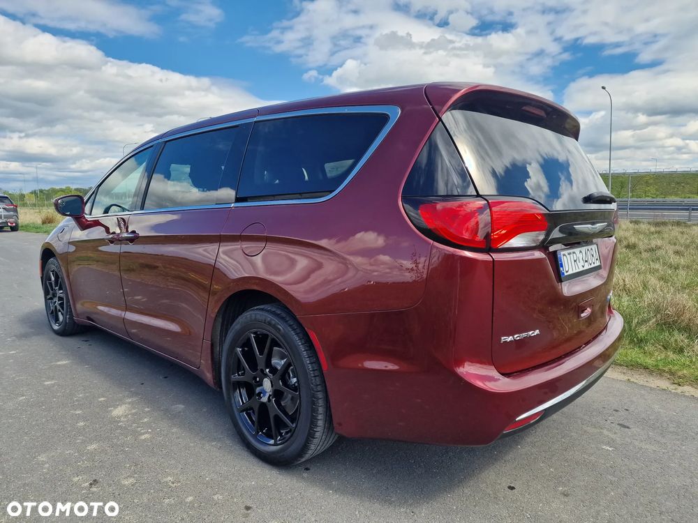 Chrysler Pacifica - 16