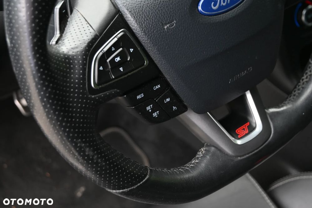 Ford Focus 2.0 TDCi ST-2 PowerShift - 38