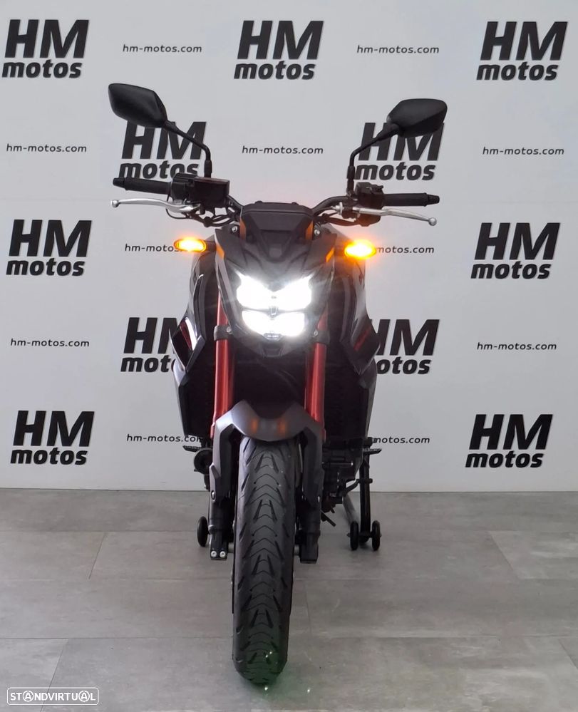 Honda CB 750 HORNET - 4