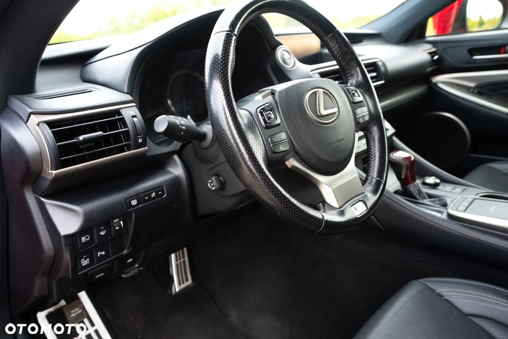 Lexus RC - 12