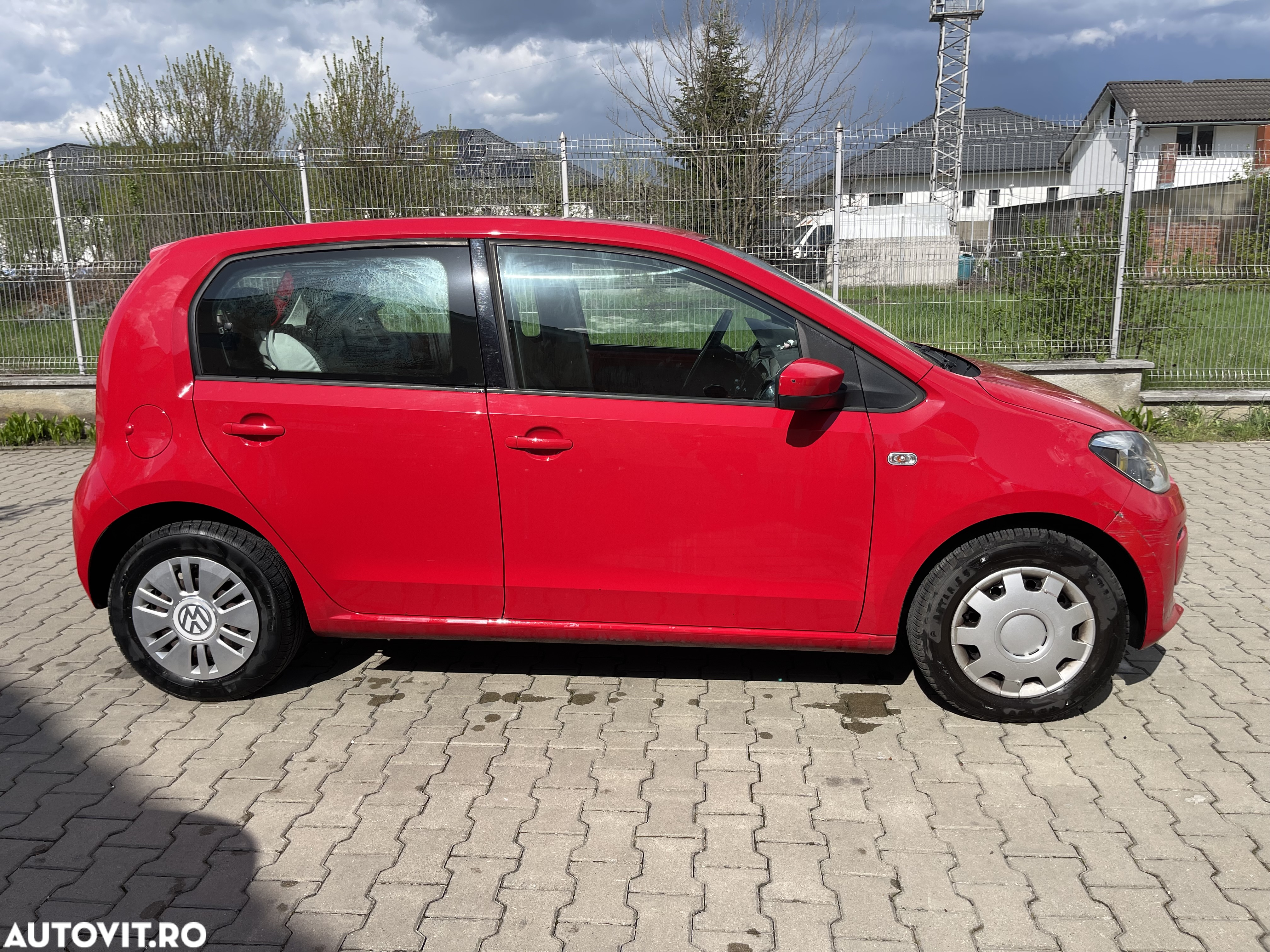 Volkswagen up! BlueMotion Technology colour fortana red - 6