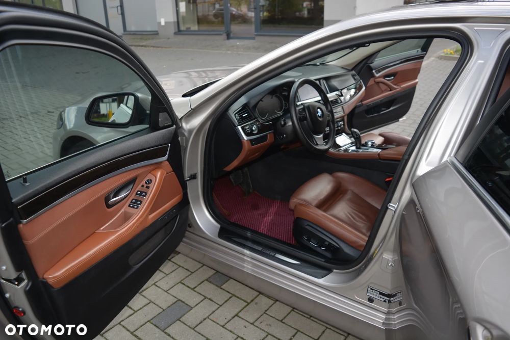 BMW Seria 5 528i xDrive Luxury Line - 25
