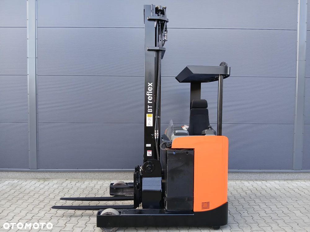 Toyota RRE140B - 8