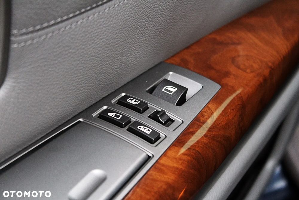 BMW Seria 7 750Li - 28