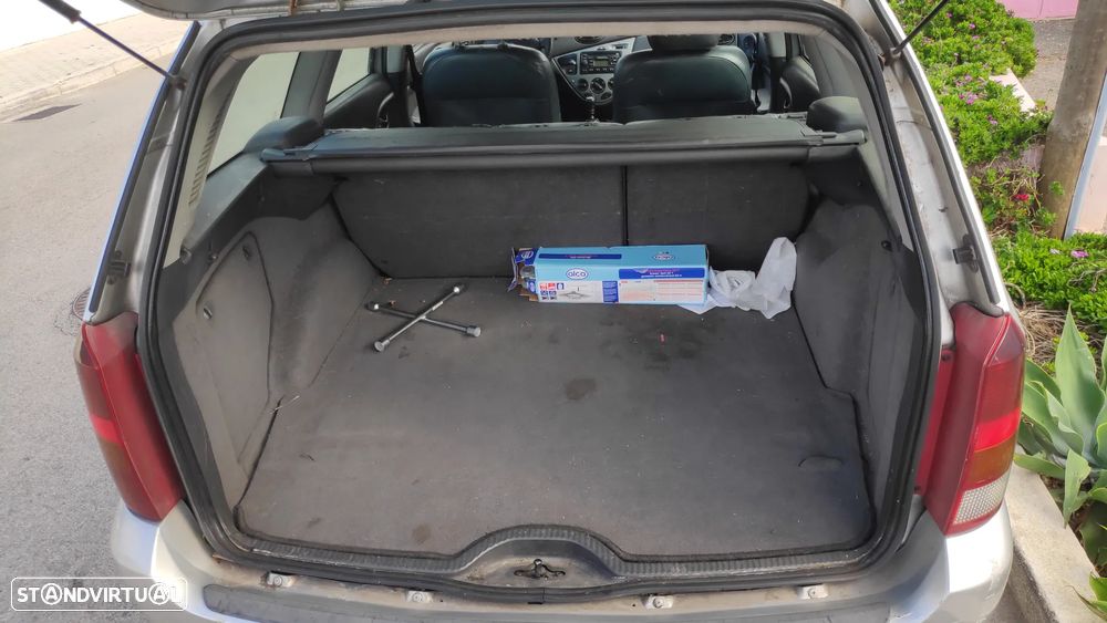 Ford Focus SW 1.8 TDdi Ghia - 11