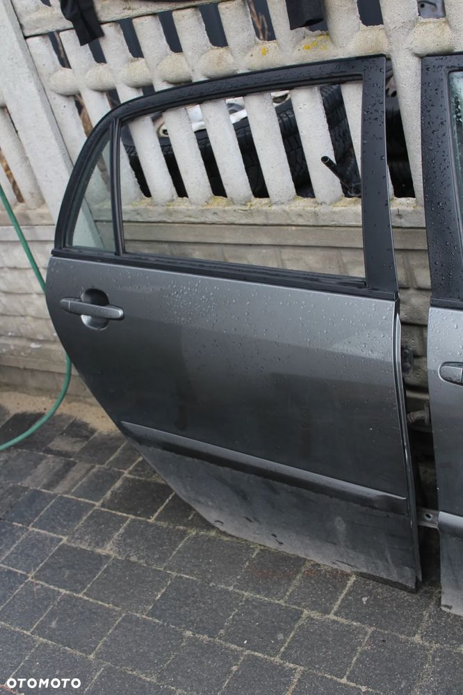 DRZWI PRAWY TYŁ TOYOTA COROLLA E12 HATCHBACK KOLOR 1C3 - 5