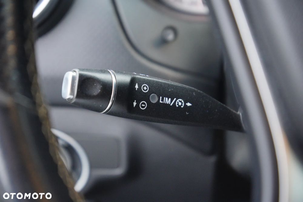 Mercedes-Benz Klasa A 200 CDI (BlueEFFICIENCY) 7G-DCT - 37