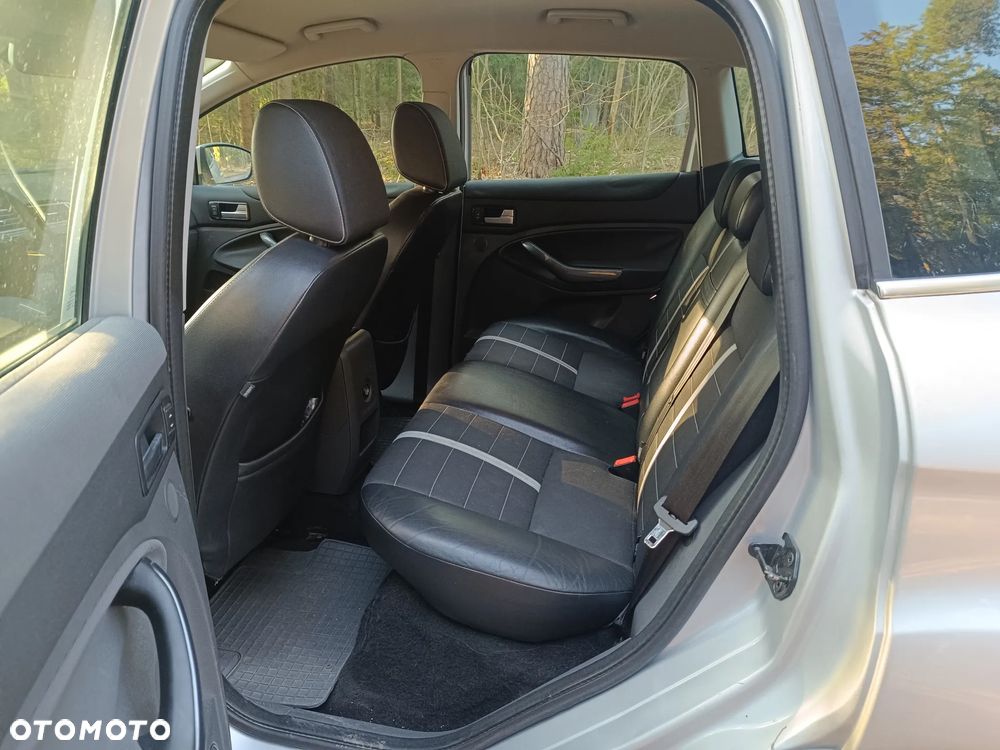 Ford Kuga 2.0 TDCi 4x4 Trend - 24