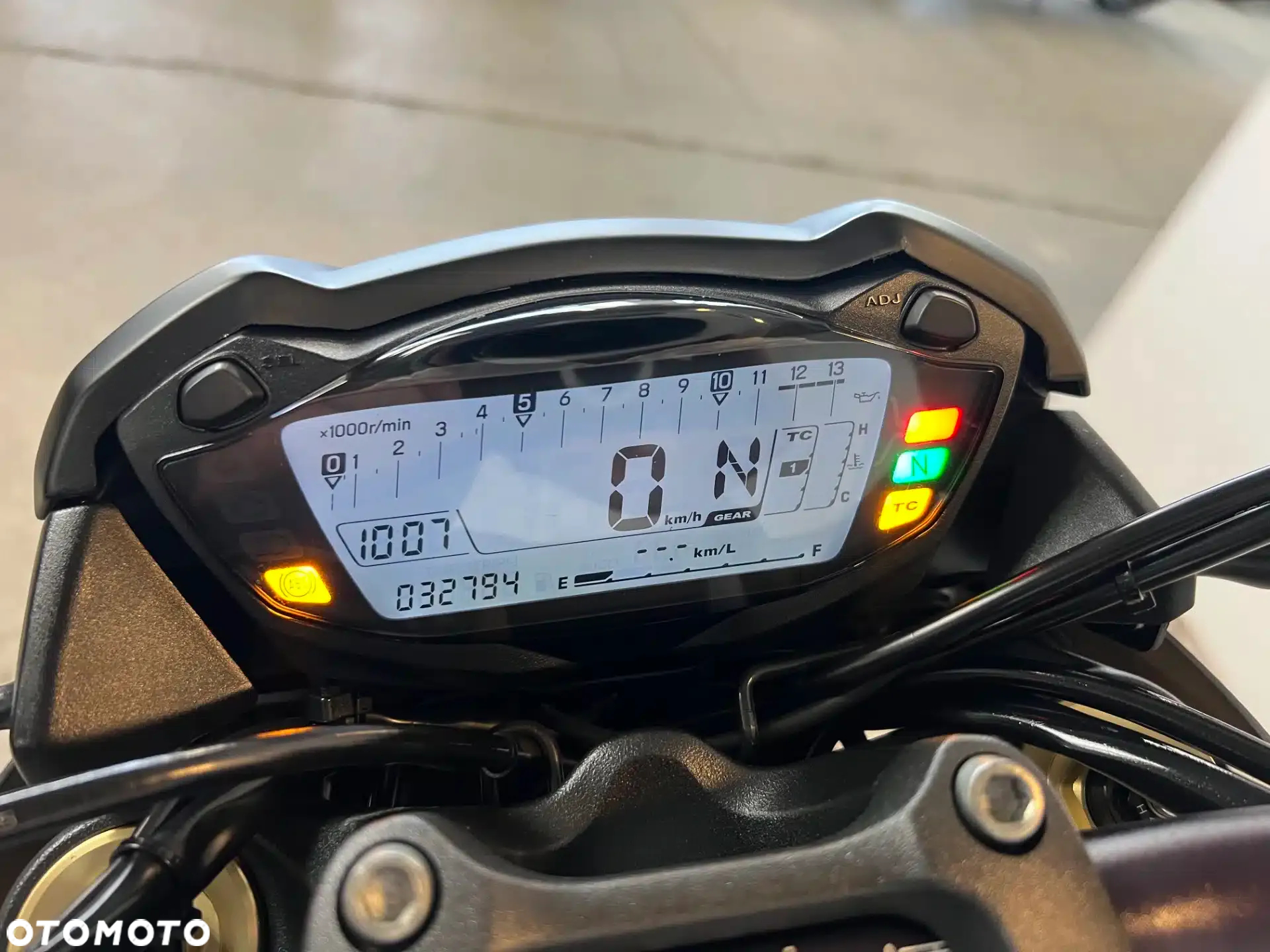 Suzuki GSX 1000 - 27