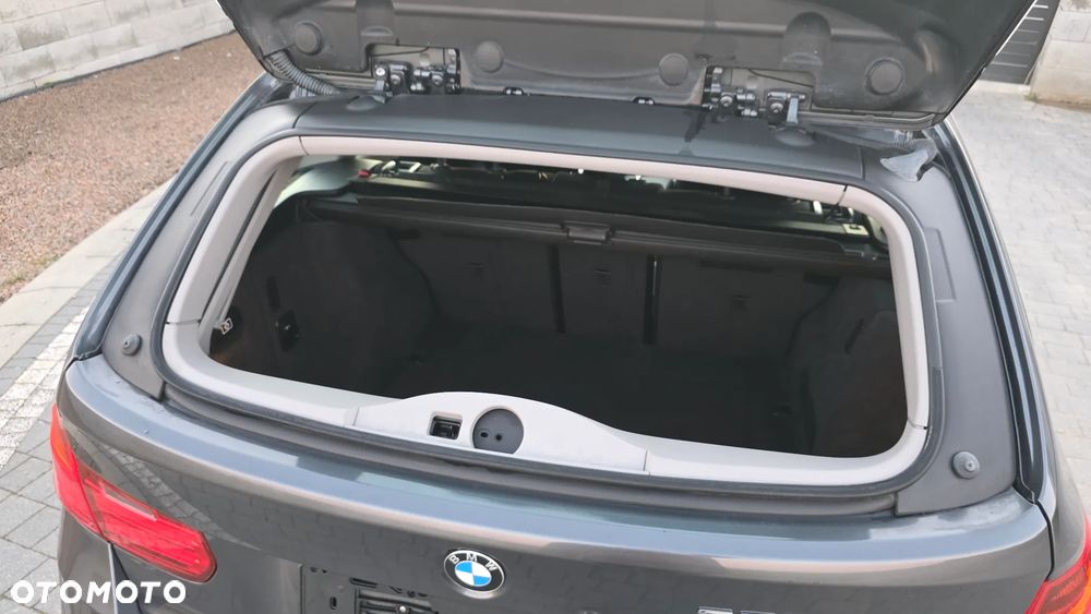 BMW Seria 3 320d xDrive - 23