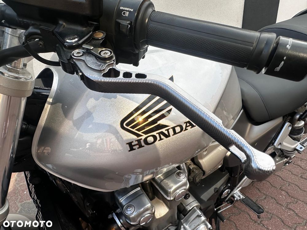 Honda CB - 11