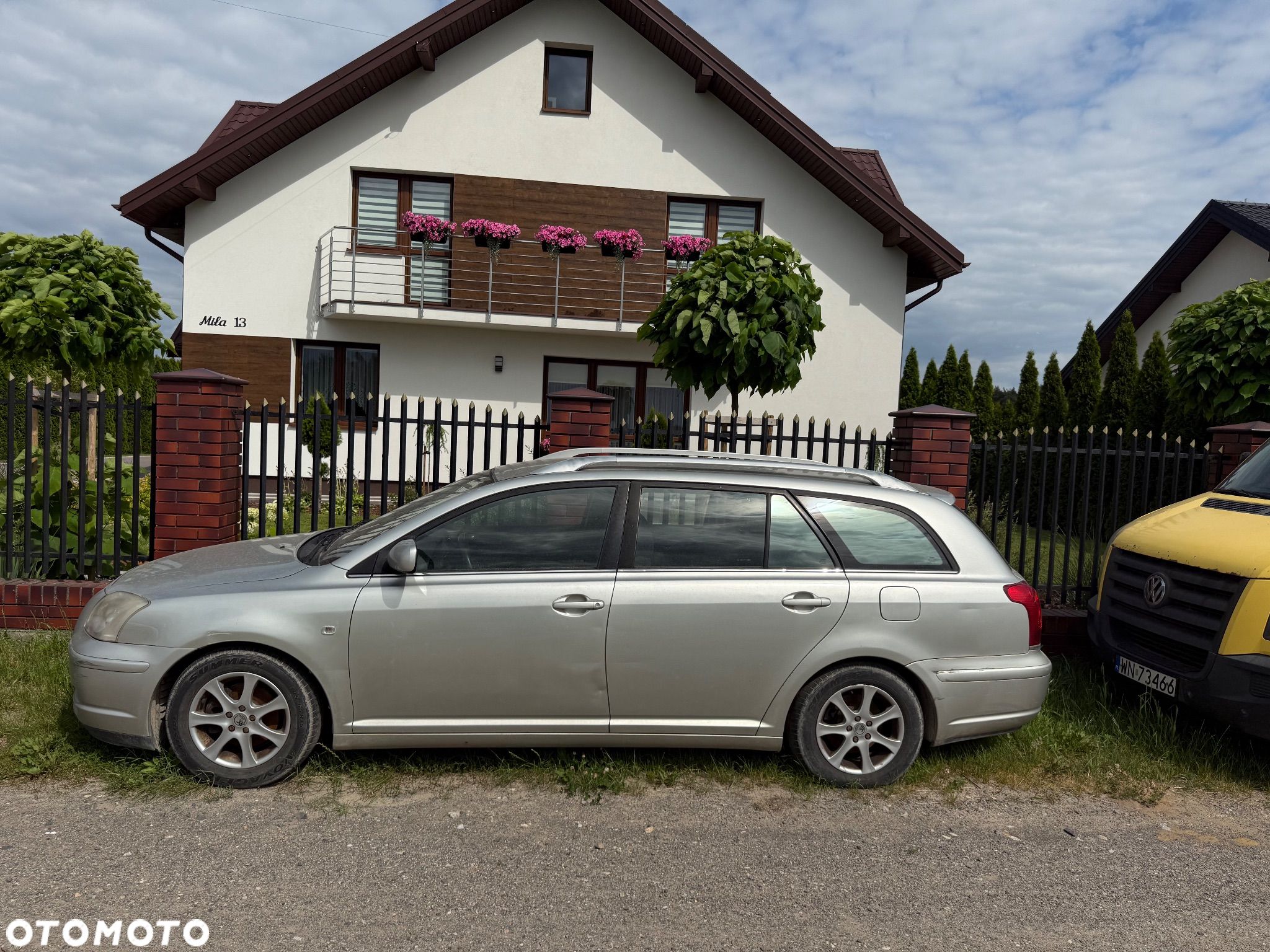 Toyota Avensis 1.8 VVT-i Sol - 1