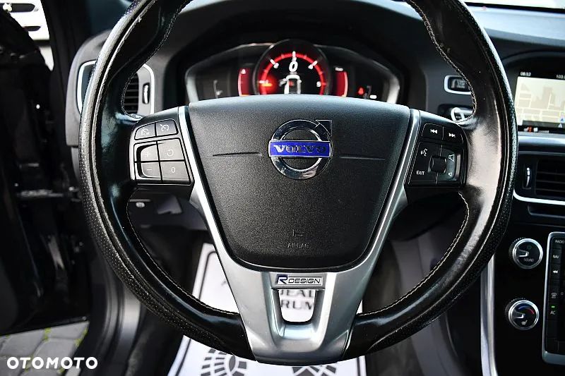 Volvo V60 D3 R-Design - 13