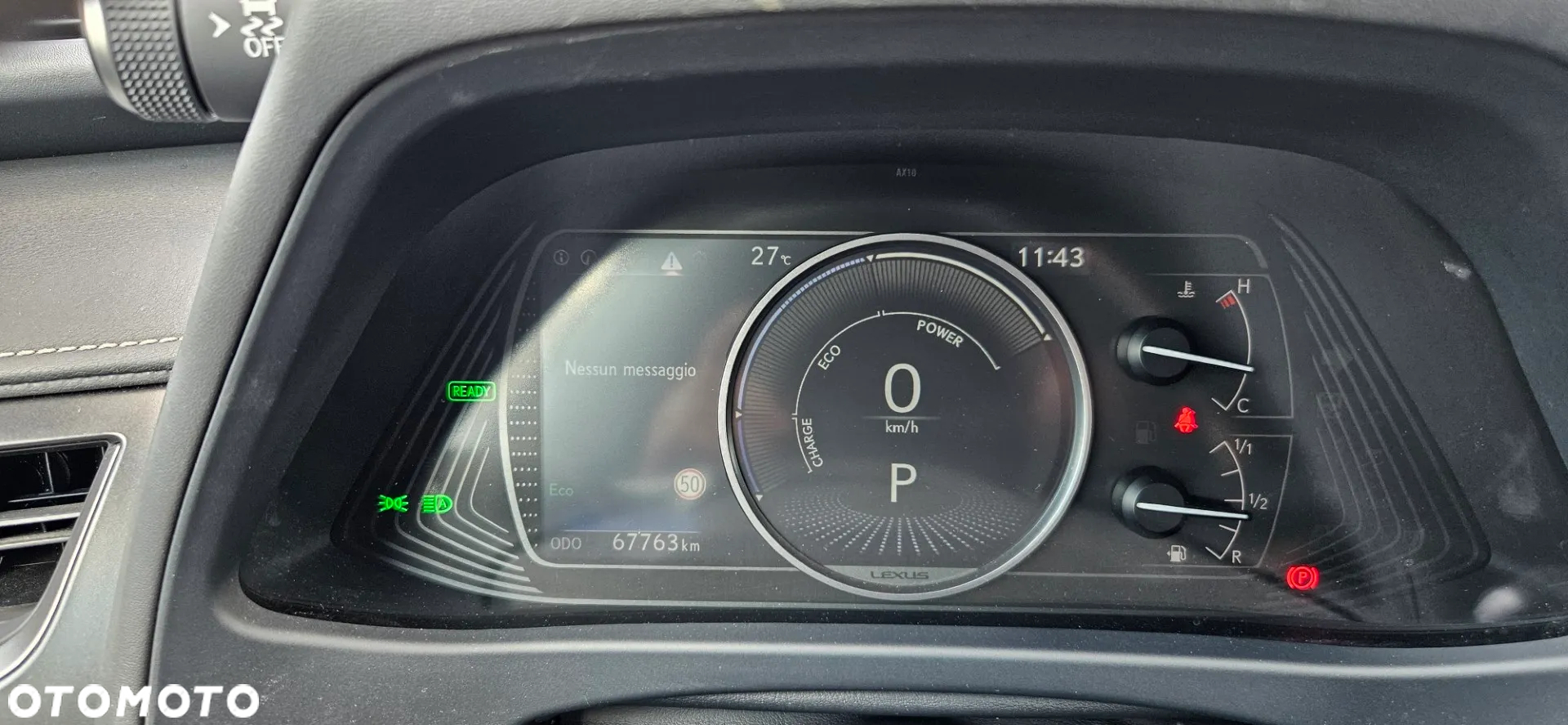 Lexus UX 250h - 39