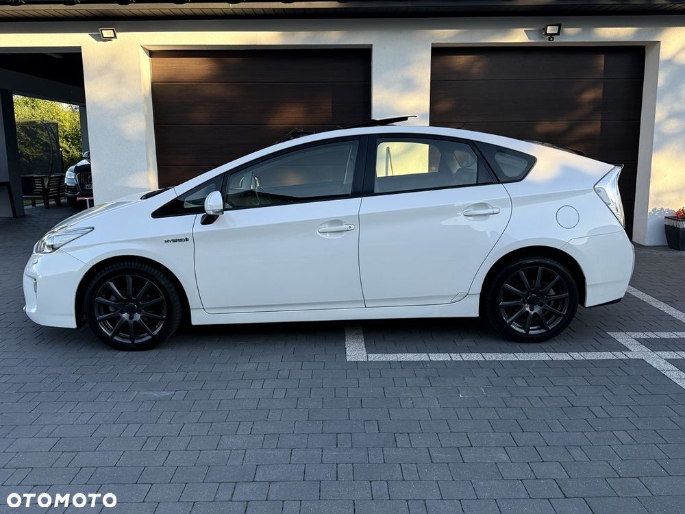 Toyota Prius (Hybrid) Executive - 3