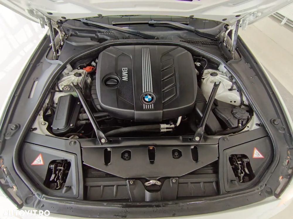 BMW Seria 5 520d - 24