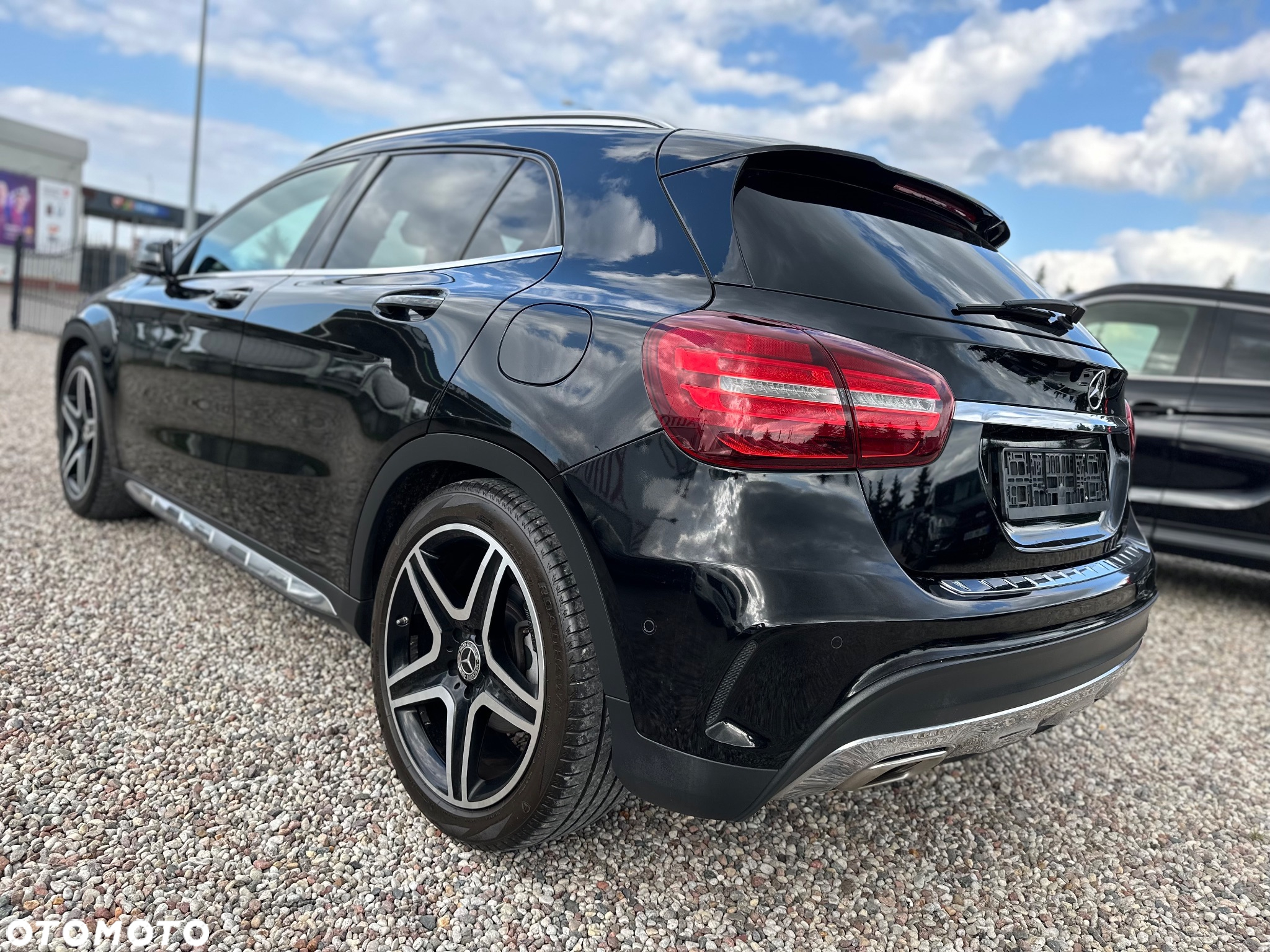 Mercedes-Benz GLA 180 7G-DCT AMG Line - 3
