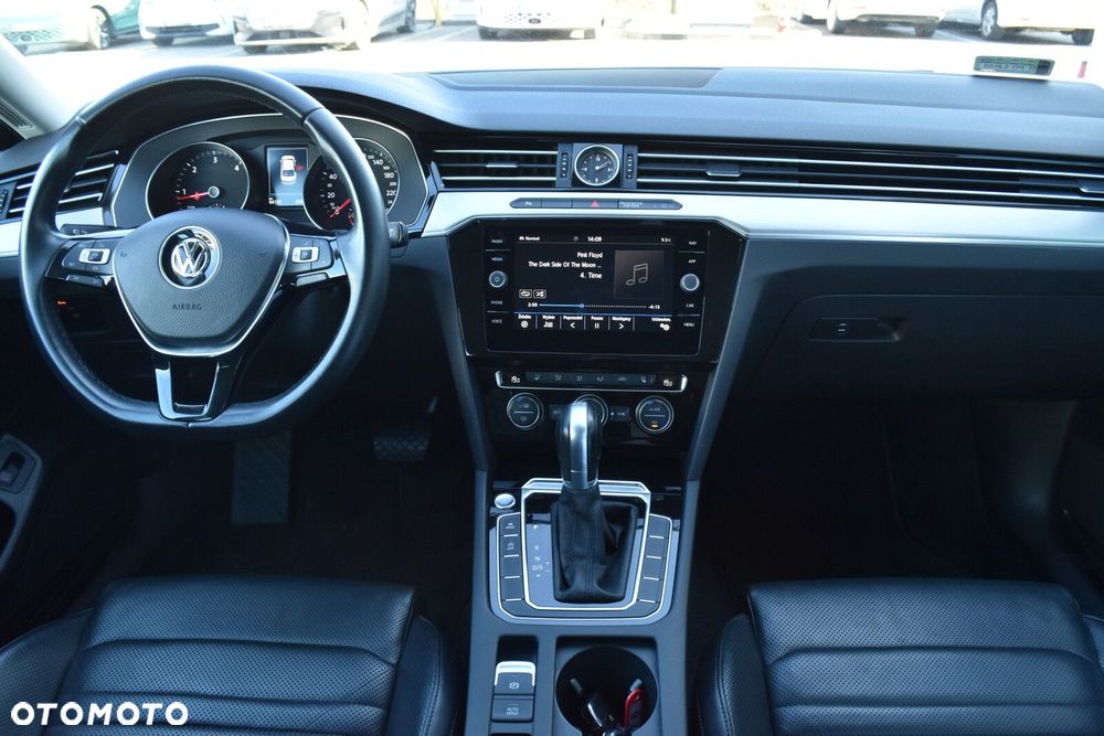 Volkswagen Passat - 11