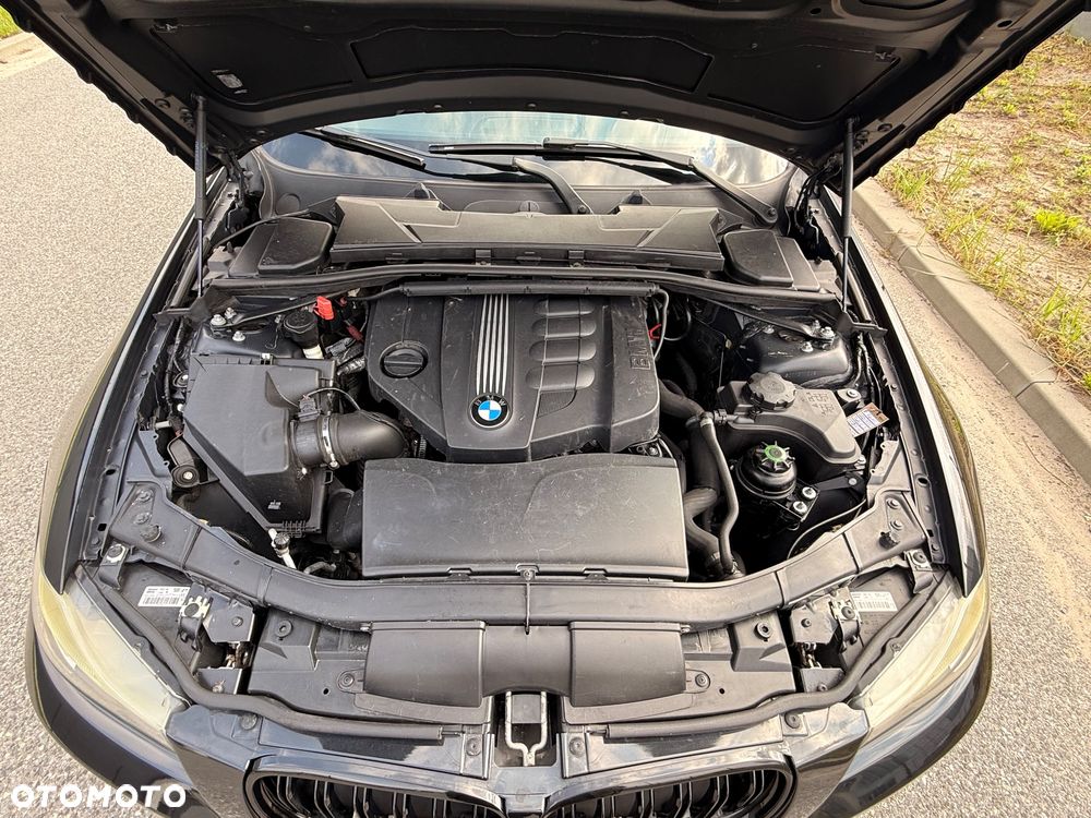 BMW Seria 3 318d DPF Edition Sport - 34