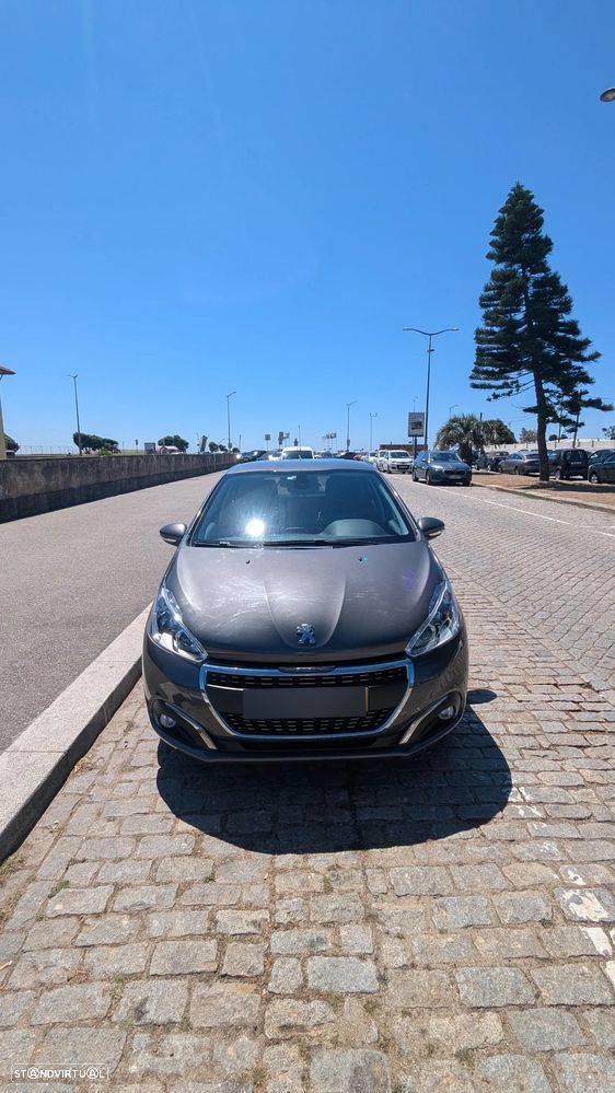 Peugeot 208 1.2 PureTech Signature - 1