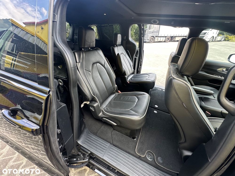 Chrysler Pacifica - 12