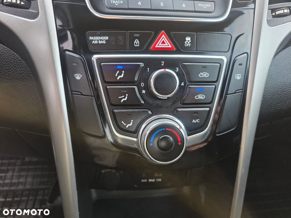 Hyundai i30 1.4 Fifa World Cup Edition - 17