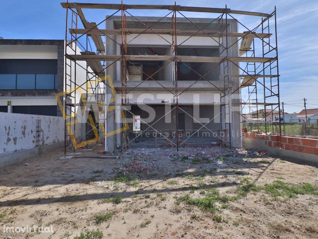 Excelente Moradia com três SUITES, espaço exterior, vista desafogad... - Grande imagem: 2/29