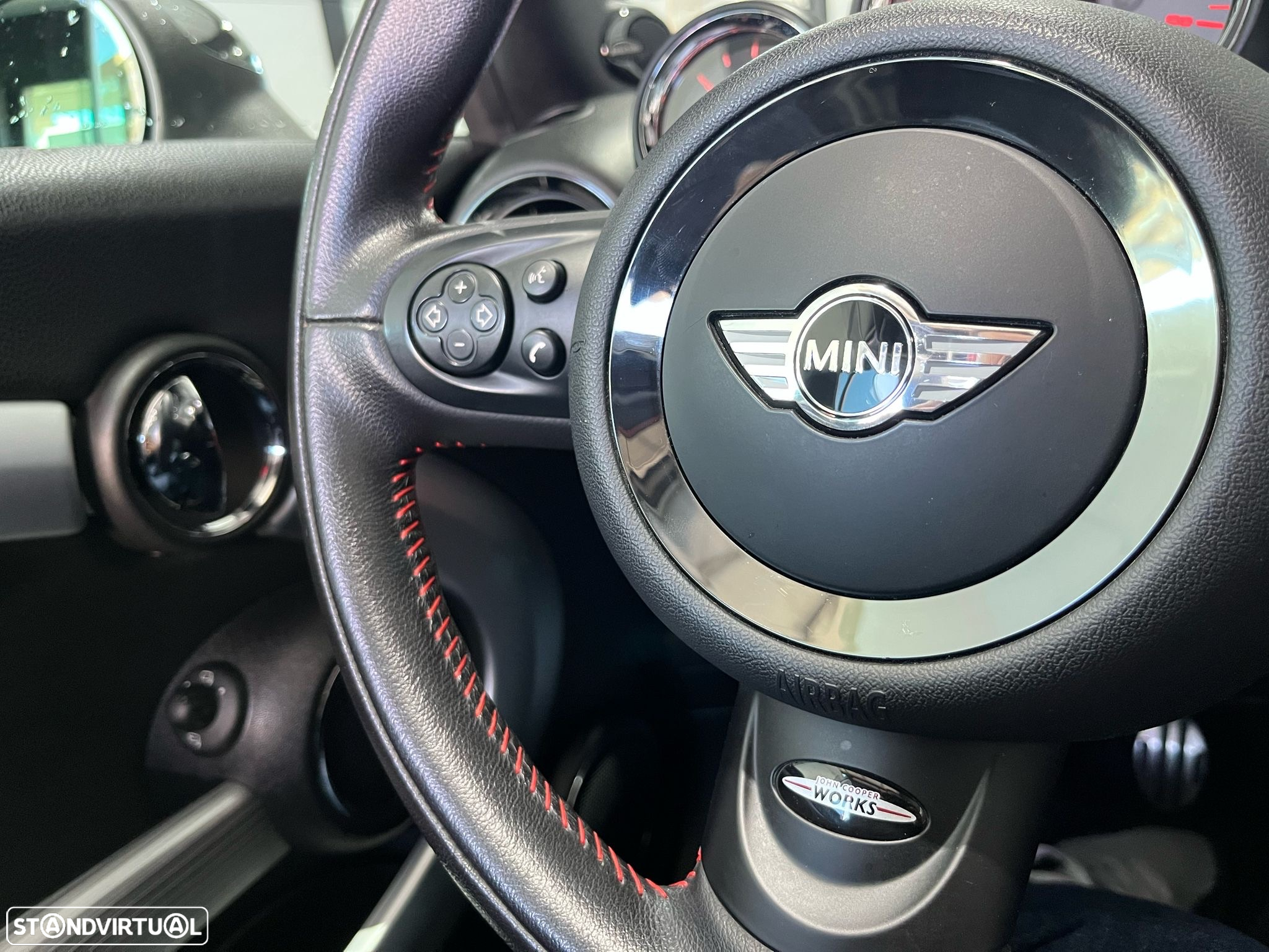 MINI Cabrio John Cooper Works - 22