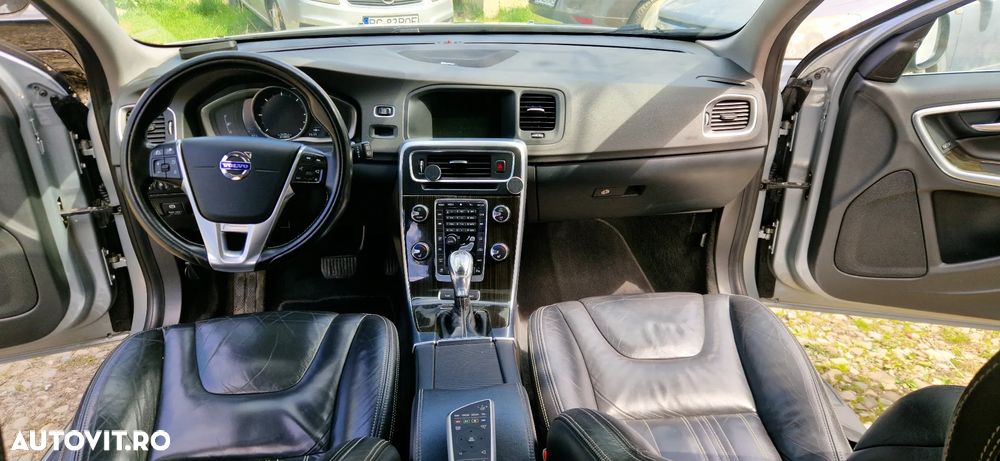 Volvo V60 D6 Plug-In-Hybrid AWD Geartronic Summum - 23