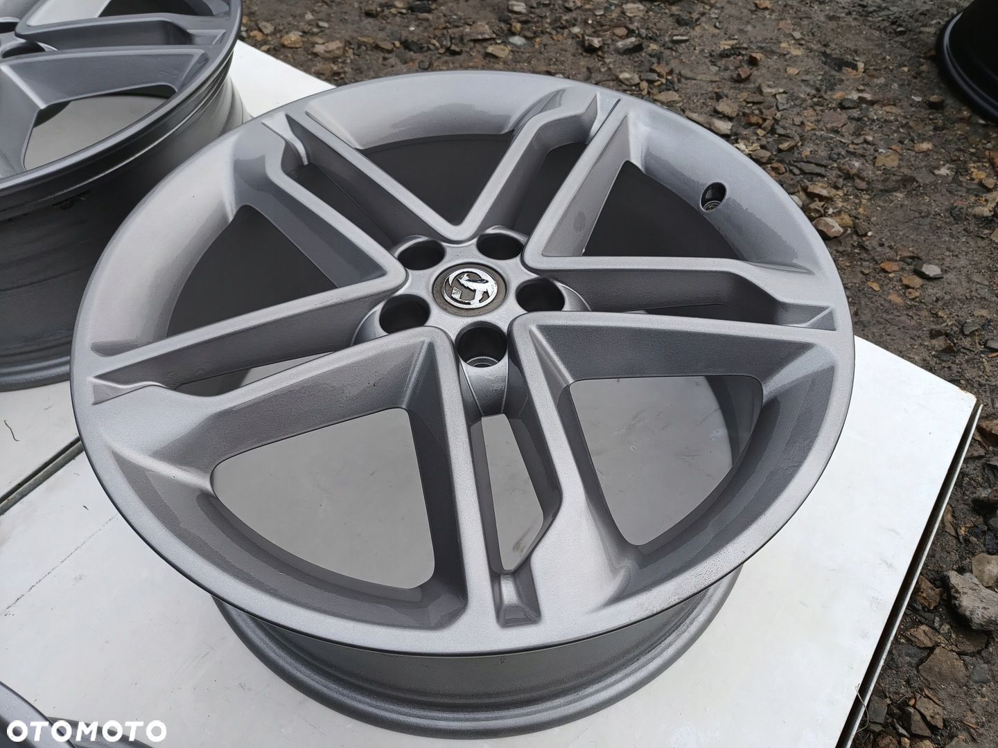 OPEL MOKKA Trax Biuic Felgi 19" 7.5J 5x105 ET 38 Grafit 95016099 JAK NOWE - 7