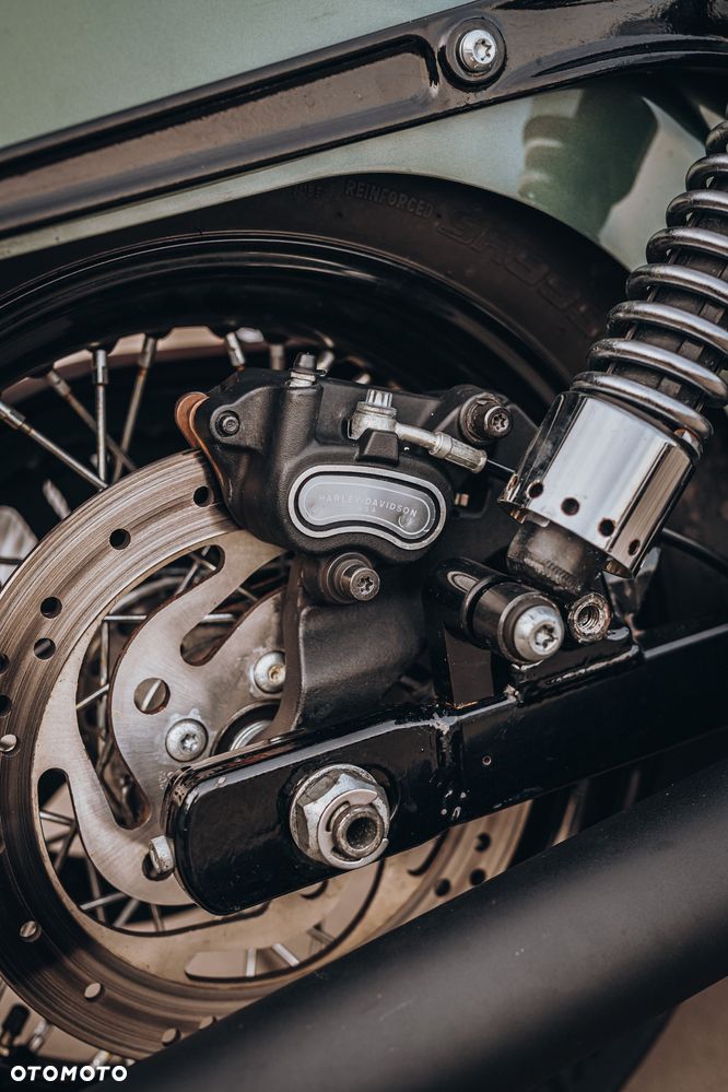 Harley-Davidson Dyna Street Bob - 4