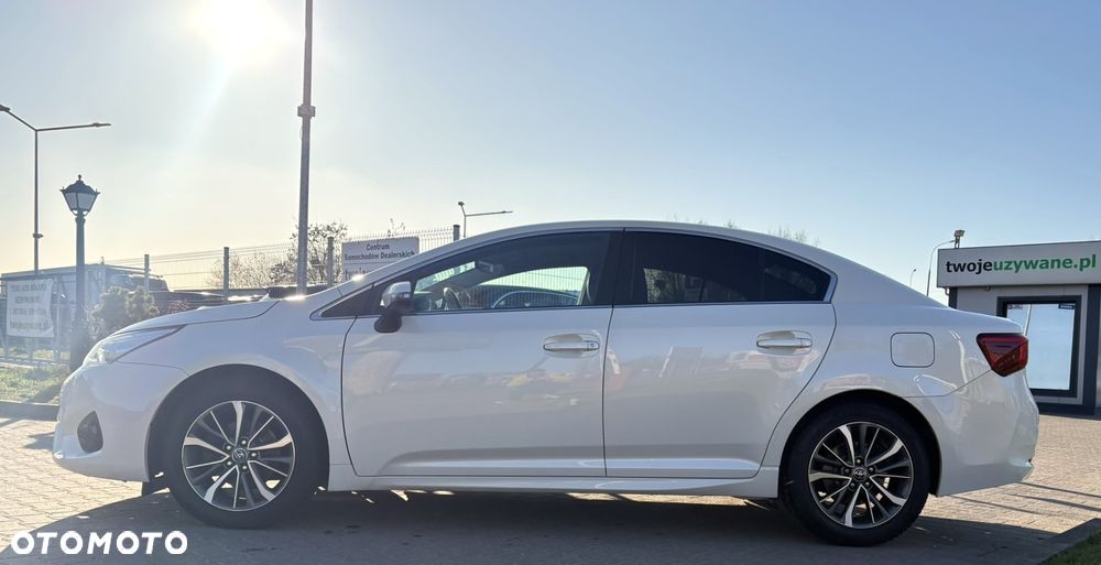 Toyota Avensis 1.8 Premium - 4